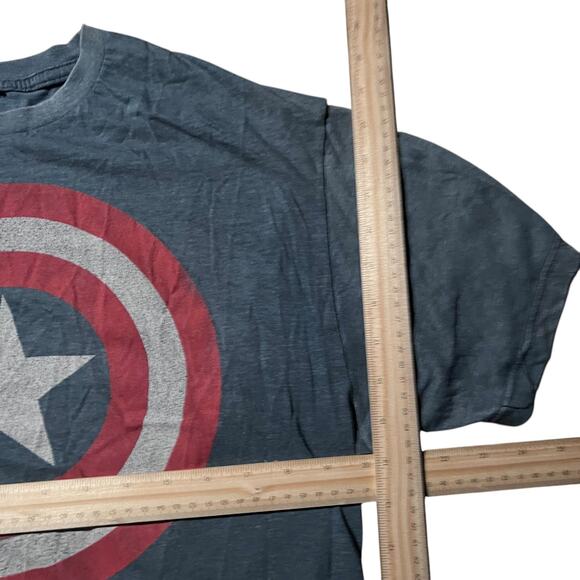 Marvel Comics XL Classic Superhero Graphic Tee Crew Neck Shield Print - Picture 4 of 4